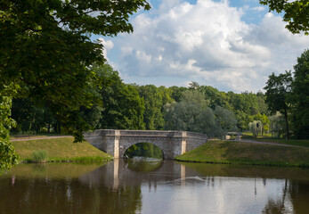 Fototapeta na wymiar Natural and architectural attractions of Gatchina Park