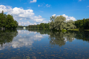 Fototapeta na wymiar Natural and architectural attractions of Gatchina Park