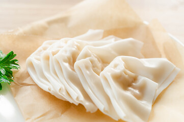 生の海老ワンタン　