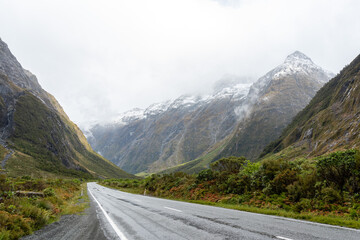 Naklejka premium Impressive mountainous landscape at the Milford Sound highway, New Zealand