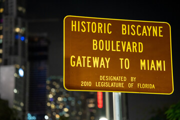 Fototapeta premium Night photo Historic Biscayne Boulevard Gateway to Miami road sign
