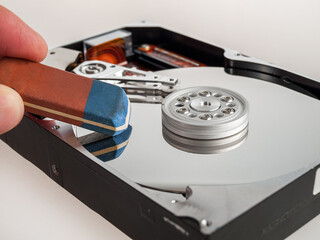 Complete erasure deletion of data on the drive, personal data protection, digital security, recovery of lost files on the computer