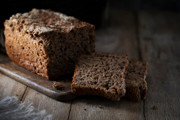Sliced ​​rye bread on a rustic table