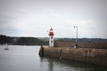 paysage d'erquy et son phare, en bretagne
