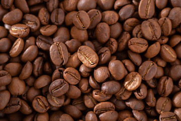 Raw and roasted coffee beans