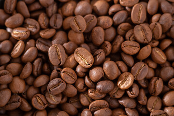 Raw and roasted coffee beans
