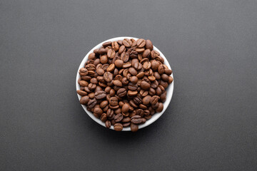 Raw and roasted coffee beans