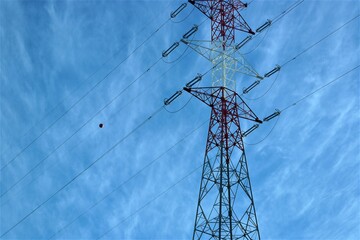 torre de transmissão de energia © Claudia