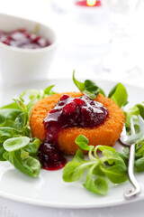 Baked camembert with cranberry sauce and fresh salad
