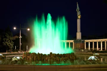 Foto auf Acrylglas Antireflex  Hochstrahlbrunnen fountain at Schwarzenbergplatz square in Vienna © Paolo