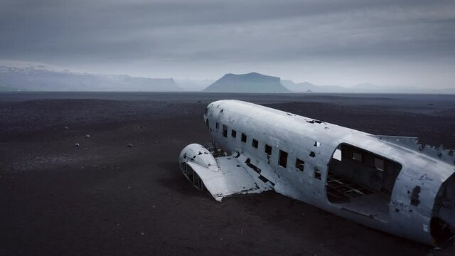 Cinematic Flyby of the famous DC-3 Plane Wreck on a black lava beach, S&oacute;lheimasandur, Southern Iceland
