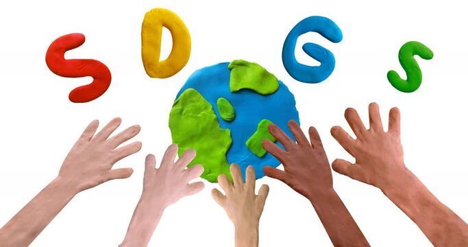 クレイアートのSDGsイメージの人々の手と地球のアニメーション