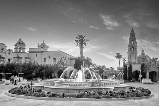 Fototapeta San Diego Balboa public park at sunset in California