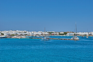 Obraz premium Beautiful seascape view travelling to Antiparos island as the boat approaches the port. Panoramic summer scenery in Greece at Antiparos island, Cyclades, Greece