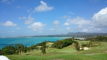 沖縄県のリゾートのゴルフ場の風景