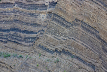Naklejka premium different layers of rock in a rocky wall