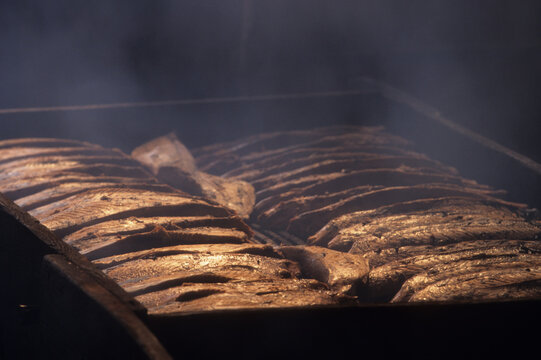 日本の伝統食品、鰹をいぶす、鰹節