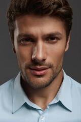 Obraz premium Portrait of young confident european business man