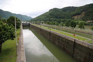 Fototapeta na wymiar Wasserkraftwerk Bayern Untergriesbach