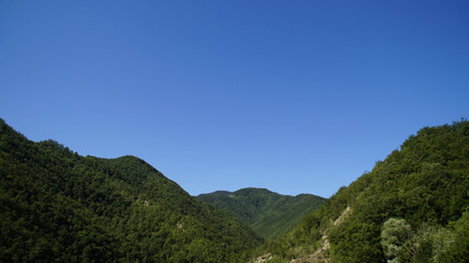 Fototapeta na wymiar Panorama dal sentiero 309bis da ville di Parchiule al poggio dell'appione