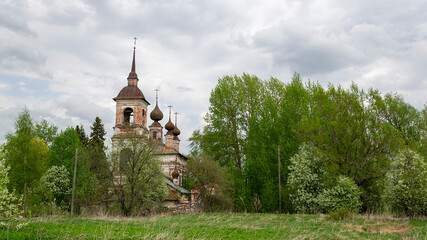Fototapeta na wymiar rural Orthodox church, landscape