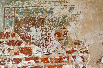 the remains of the painting of the walls of the temple
