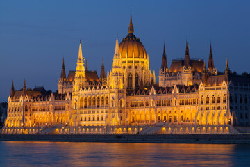 Fototapeta na wymiar Building of the Hungarian parliament with night illumination. Budapest. Hungary