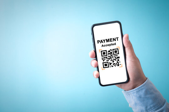 Hand holding smartphone sceen with application online payment, moblie phone business shopping online and blue background.