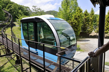 青いモノレール