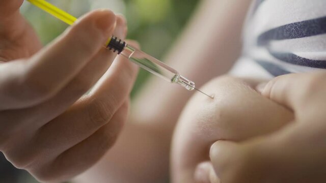 Pregnant woman giving herself injection in the stomach. Girl takes vitamin injection, close up syringe video.