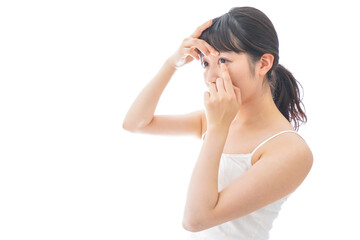 Fototapeta premium プレゼントを渡す若い女性