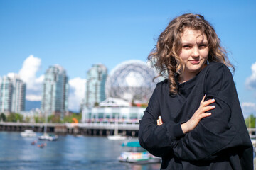 カメラを見つめるロシア人女性のポートレート