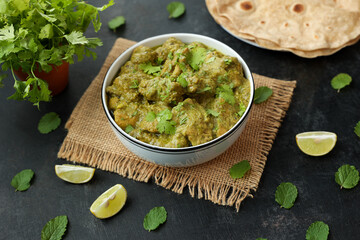 Green chicken Curry , Chicken Hariyali Tikka, Chicken Hara Masala , chicken hariyali Indian style. palak spinach Chicken or Murg Saagwala served in with coriander leaf,.Hyderabad India