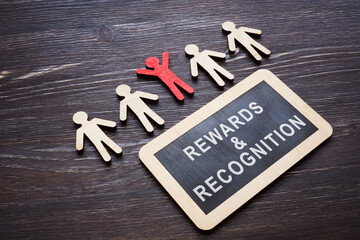 Plate with Rewards and recognition words and wooden employee figures. - obrazy, fototapety, plakaty