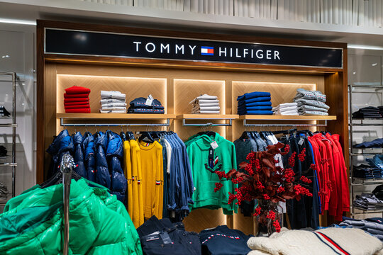 DUSSELDORF, GERMANY - 19 OCTOBER, 2019: Interior shot of Tommy Hilfiger store in Breuninger luxury shopping mall Schadowplatz in city center Dusseldorf, Germany Photo | Adobe Stock