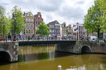 Naklejka premium Brug op de hoek brouwersgracht - herengracht in Amsterdam