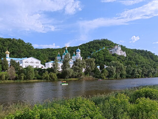 Fototapeta na wymiar beautiful churches of the Svyatogorsk Lavra Ukraine Christianity monks