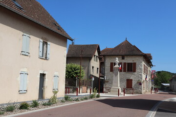 La rue principale du village, village de Briord, departement de l'Ain, France