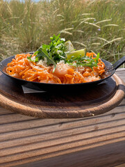 Tagliarini Rosso mit Garnelen im Knoblauchsud
