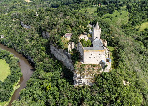 Luftaufnahme der Rudelsburg bei Saaleck in Sachsen-Anhalt