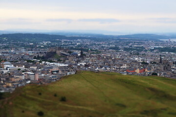 Fototapeta na wymiar Edinburghansicht von Arthur's seat