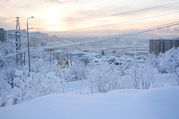 Obraz premium MURMANSK, RUSSIA - FEBRUARY 10, 2021: Semonovskoye lake covered by snow in winter
