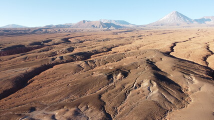 Fototapeta na wymiar Vuelo de dron en el Desierto de Atacama. Chile