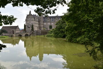 Fototapeta premium Schloss in Hämelschenburg, am Teich