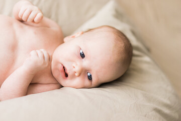 newborn baby start to crying