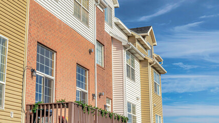 Obraz premium Pano Townhouses with balconies that looks out to scenic views of the neighborhood
