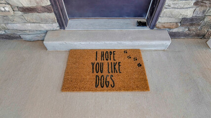 Pano I hope you like dogs doormat at the doorstep of home with gray front door - obrazy, fototapety, plakaty