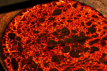 Hot metal surface in a metallurgical ladle