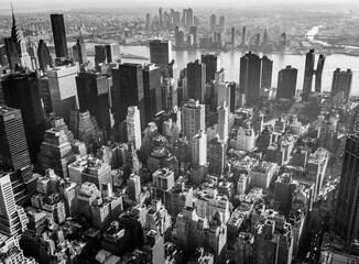ニューヨーク　マンハッタンの摩天楼とイーストリバー