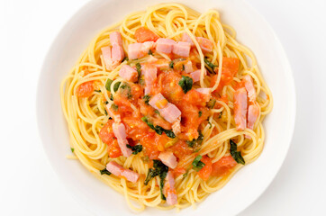 角切りベーコンと紫蘇のフレッシュトマトソースパスタ